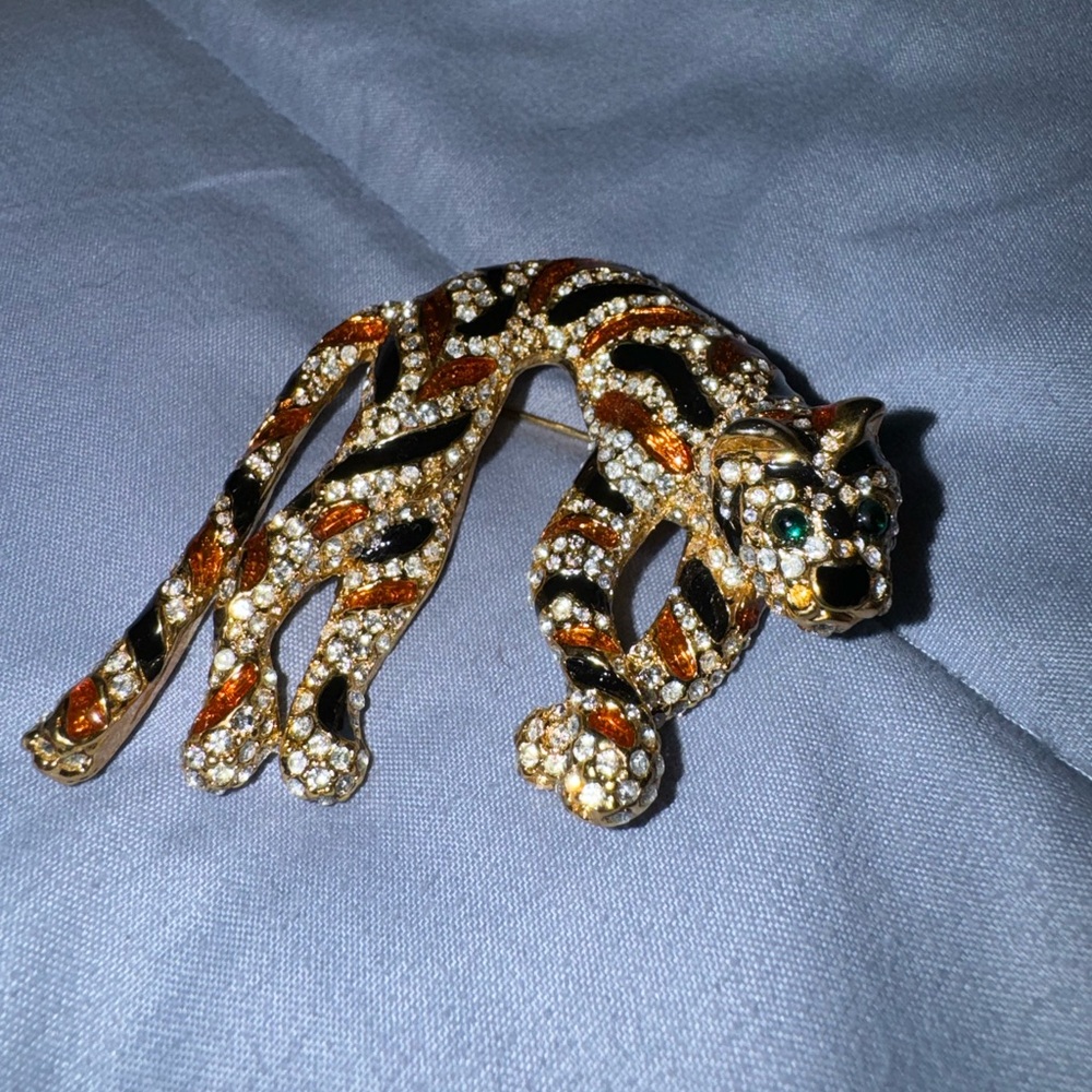 Ciner unsigned leopard tiger rhinestone brooch